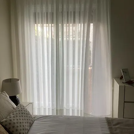 Modern Δωμάτια σε οικογενειακή κατοικία *