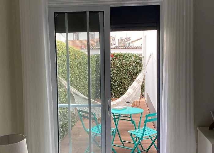 Modern Δωμάτια σε οικογενειακή κατοικία